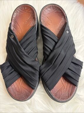 BZEES Black Crisscross Slide Mules SIZE 8.5